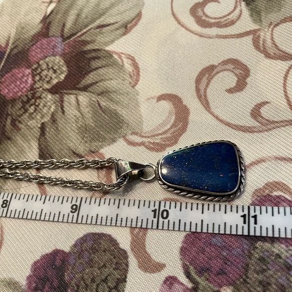 STERLING SILVER PENDANT AND CHAIN
MARKED 925. - Picture 11 of 12